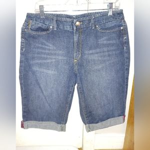 Very Nice Ladies Size 14 Banana Republic shorts